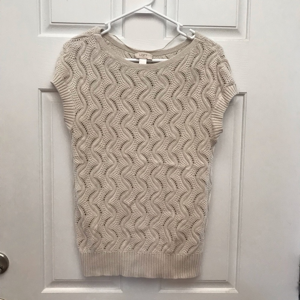 Short sleeved sweater